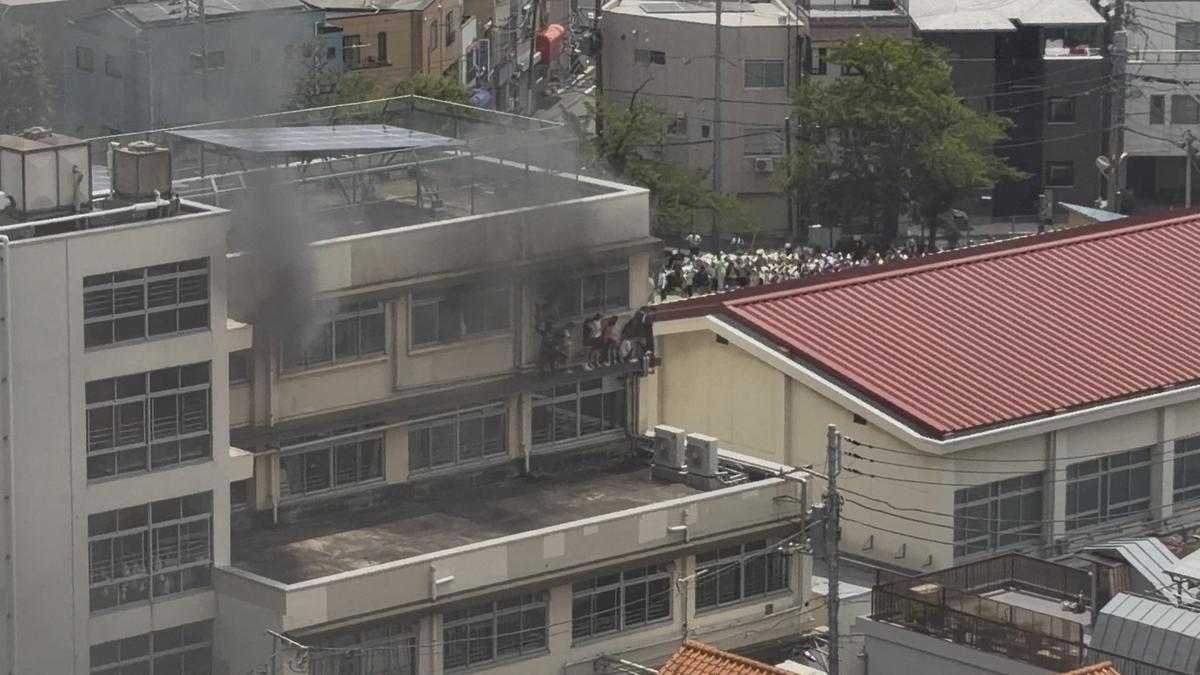 Tokyo'da ilkokul yangını: Çocuklar canını böyle kurtardı