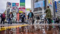 Tokyo'da çöp atana anında ceza: 30 kişilik ekip Shibuya'da