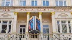 Tom Stoppard'ın adı Londra'da tiyatroya veriliyor