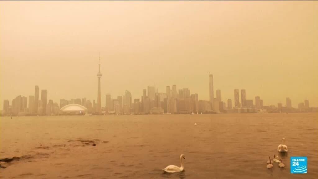Toronto'yu Vahşi Yangın Dumanı Boğdu: Hava Kalitesi Dünyada Sonuncu