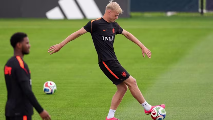 Tottenham, Hollandalı savunmacı Van Hecke'yi transfer etti