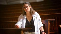 Tourette sendromu hayatımı mahvedecek sanmıştım, şimdi Cambridge'de ders veriyorum