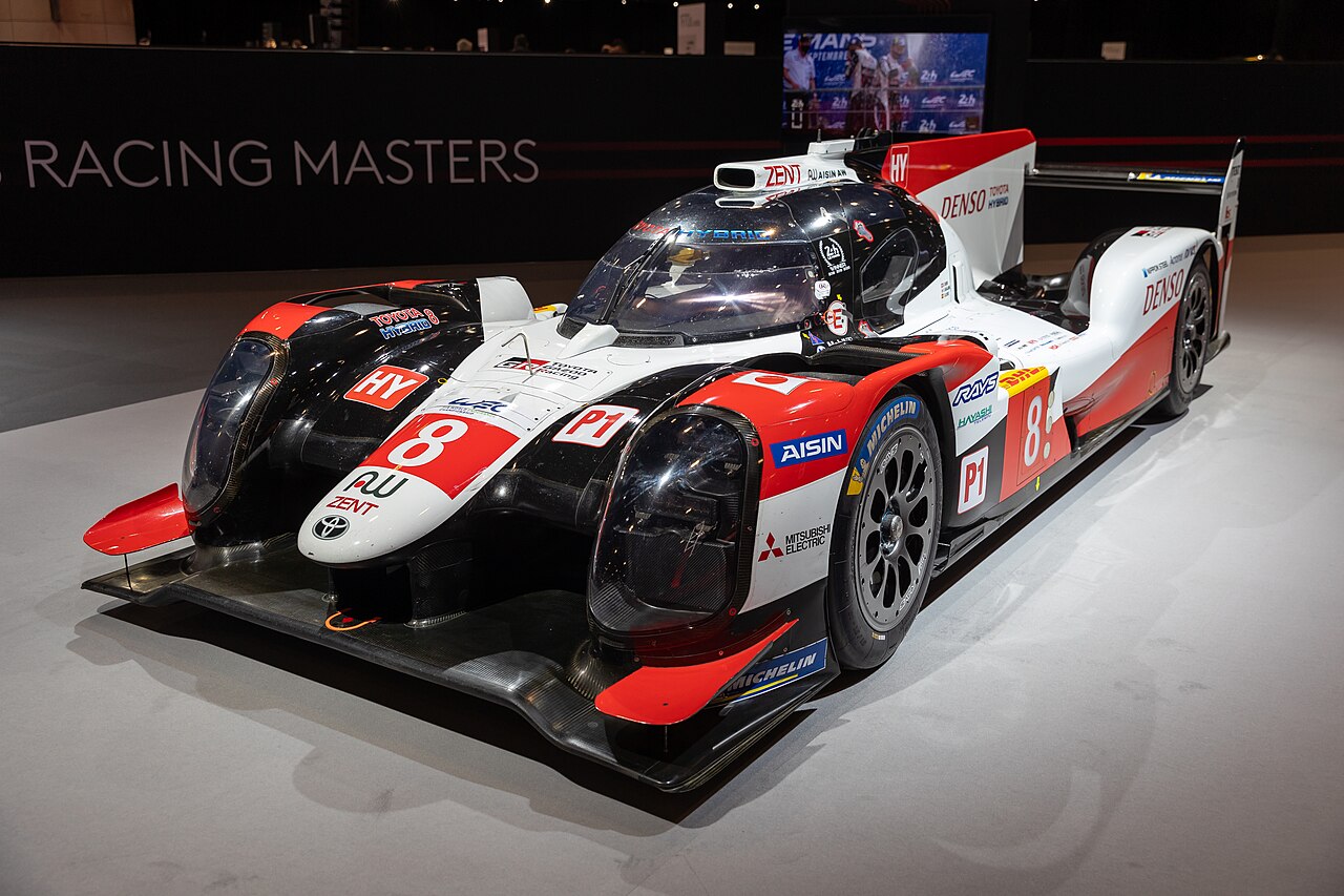 Toyota Le Mans 24 Saat Yarışı'nı Kazandı