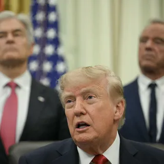 Trump 20 Milyon Emekliye 100 Dolar Medicare Desteği Vaat Etti