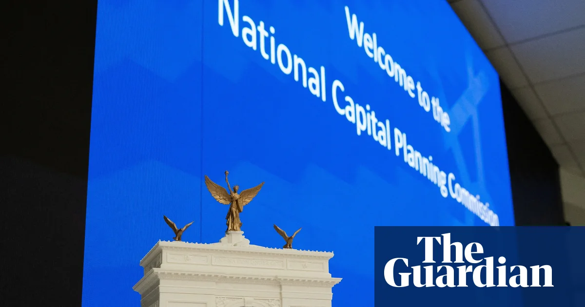 Trump'ın 76 metrelik Washington anıtkemer projesi ön onay aldı