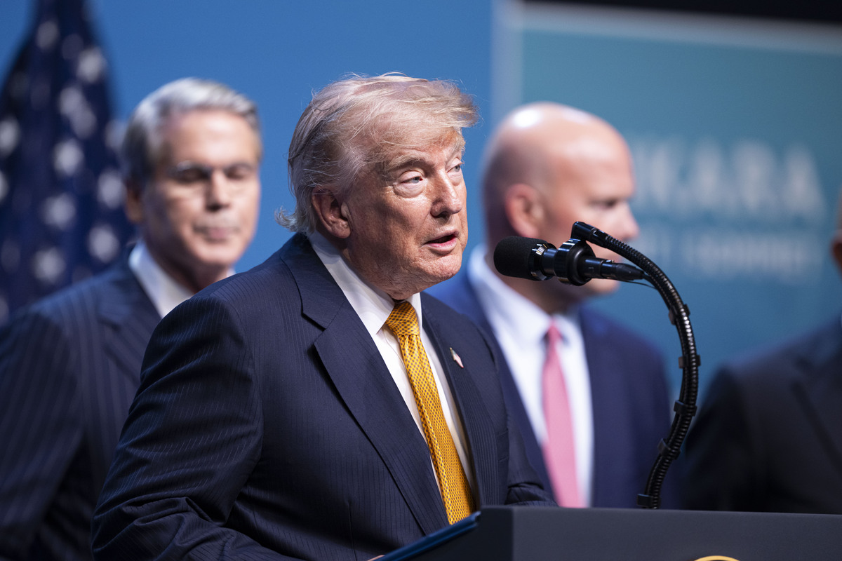 Trump: ABD bu gece İran'ı yine 'sert' vurabilir