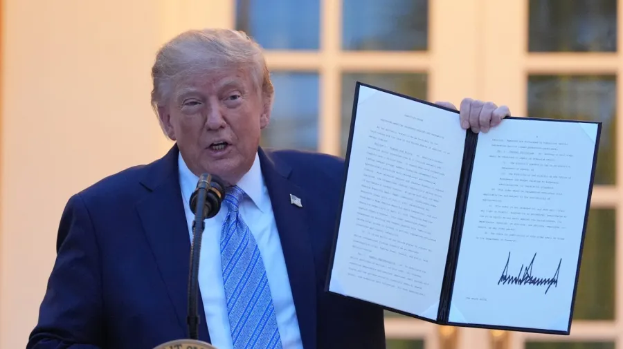 Trump Avcılık Kısıtlamalarını Gevşetti, Yeni Yasayı İşaret Etti