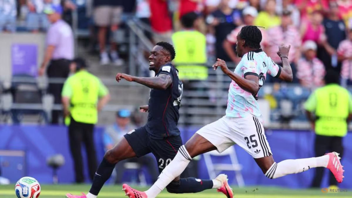 Trump Balogun kırmızı kartını övdü, UEFA'dan FIFA'ya sert tepki