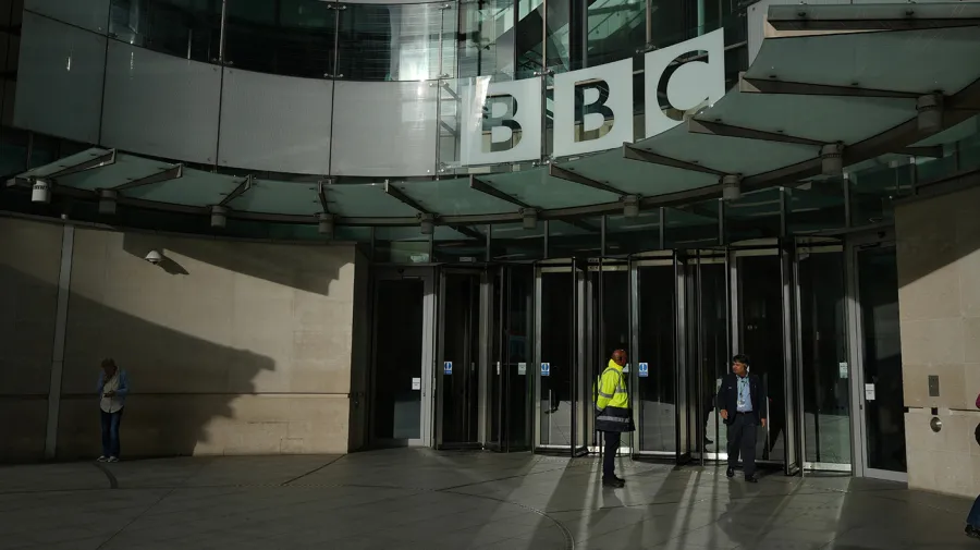 Trump, BBC'nin Aile Üyelerine Ulaşma Çabasına Engel Olmaya Çalışıyor: 10 Milyon Dolarlık Davada Yeni Aşama