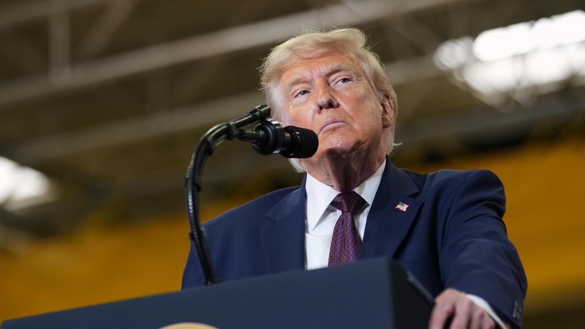 Trump, Benzin Fiyatları İçin Petrol Şirketlerine Soruşturma Talimatı Verdi