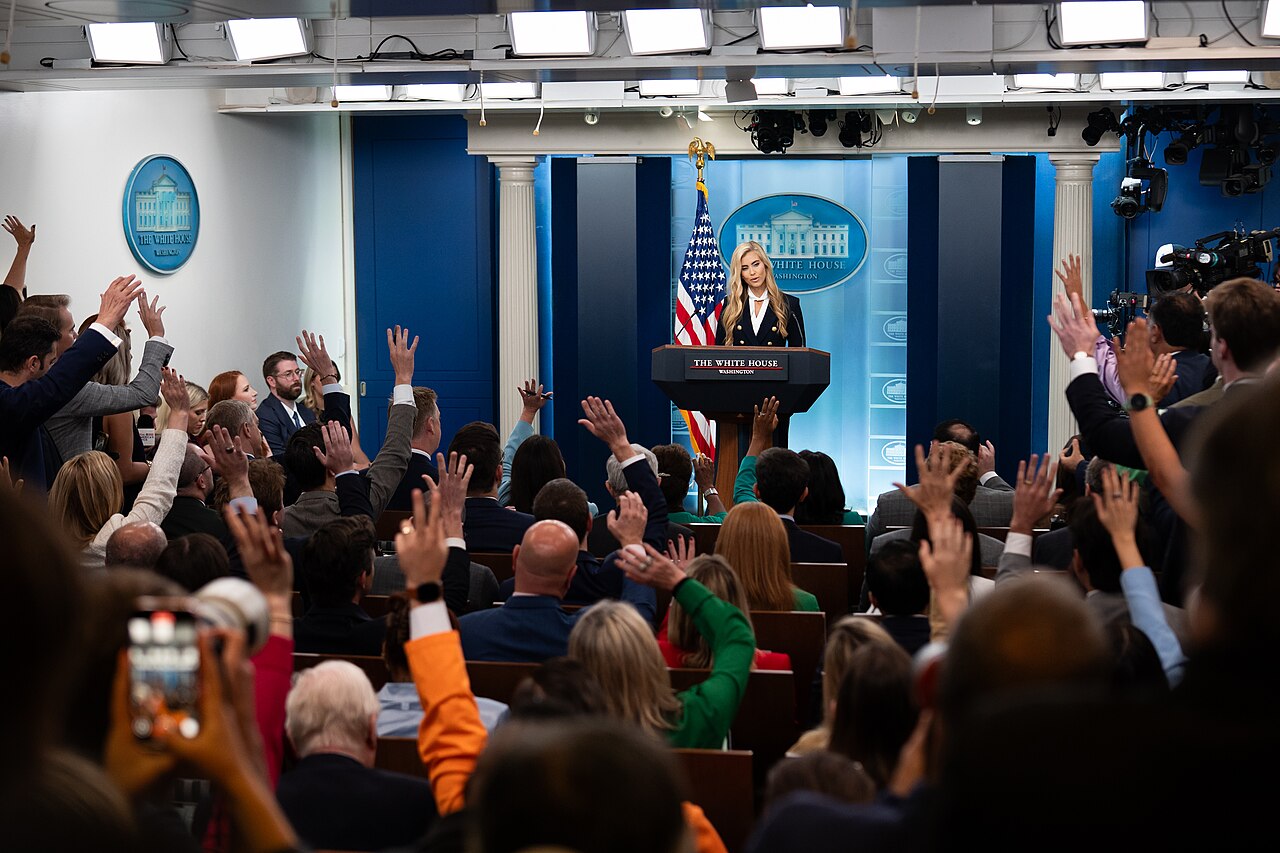 Trump, Beyaz Saray basın alanını taşımak istiyor
