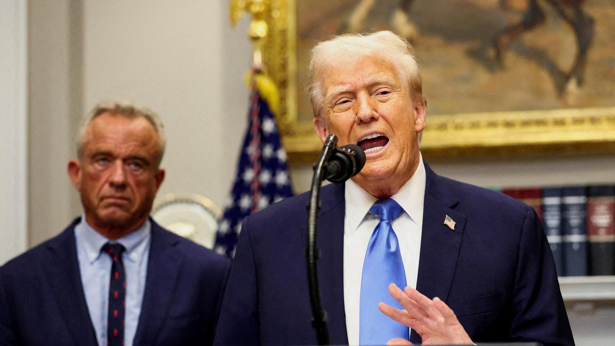 Trump, Beyaz Saray yardımcılarına 45 bin dolar tatil hediyesi verdi