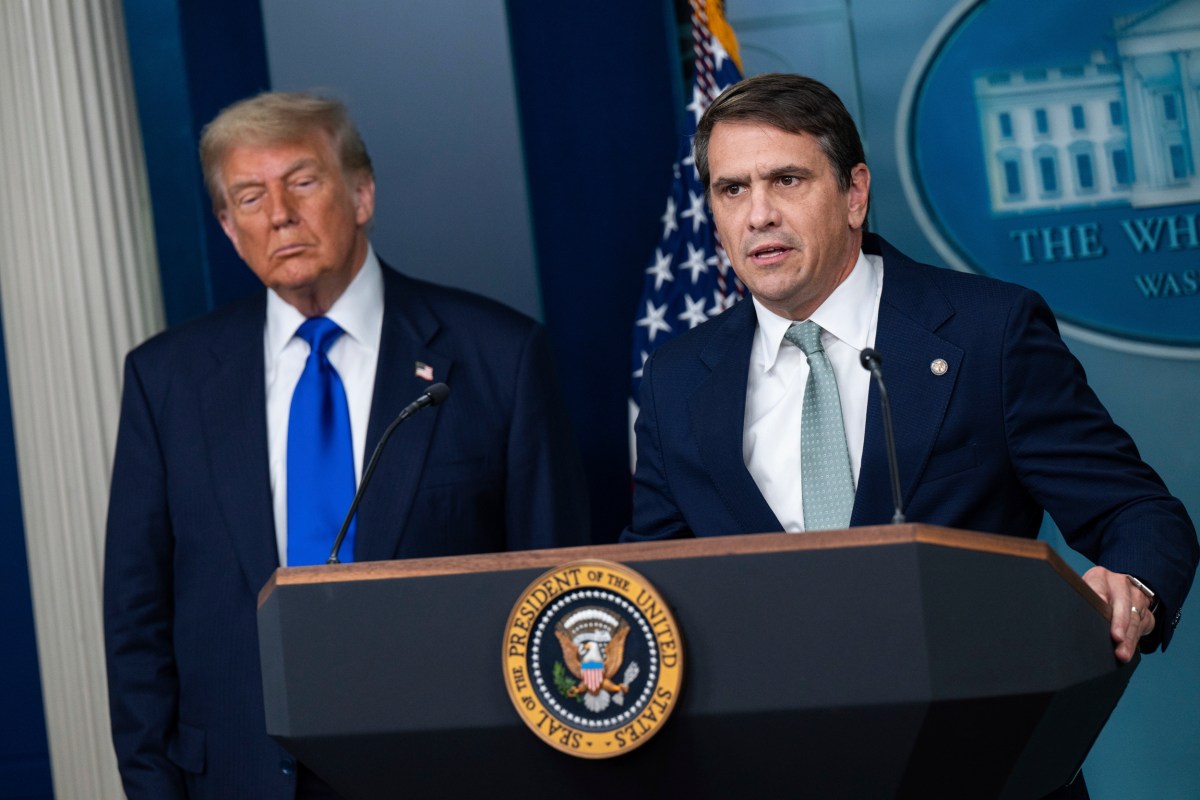 Trump'tan Blanche Adaylığına Geri Adım: DOJ'un Başına Kim Geçecek