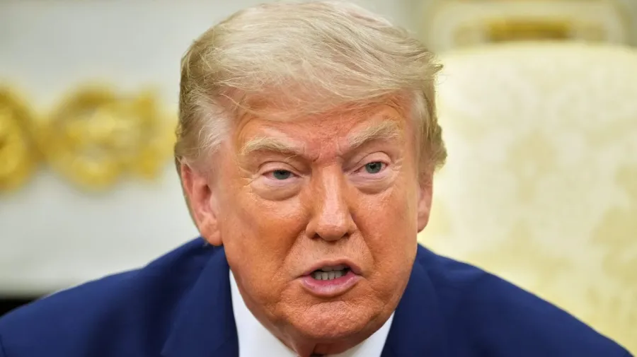 Trump, boğulmaktan kurtardığı çocuğu kurtaran genci Beyaz Saray'da ağırladı