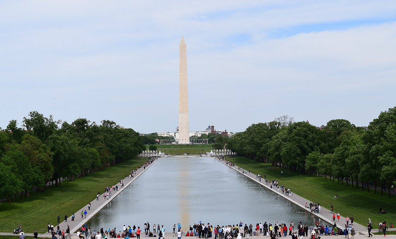 Trump Çiftçilere Havuz Projesi Fotoğraflarını Gösterdi