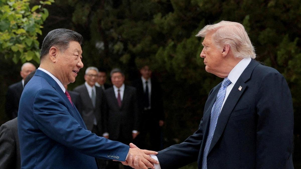 Trump Çin'e Yeni Gümrük Tarifesi Oranını Değerlendiriyor