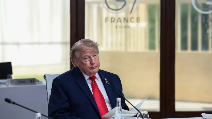 Trump, Clayton'ın istihbarat şefi adaylığını oylamaya endeksledi