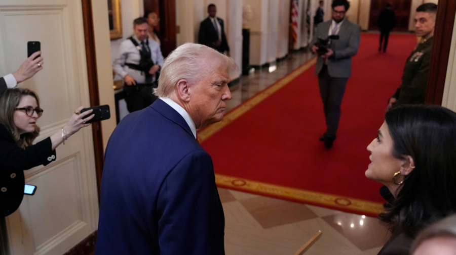 Trump'tan CNN muhabirine ağır hakaret: 'Gözlerinde nefret var