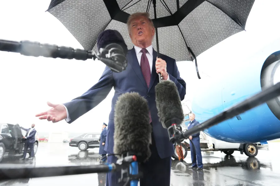 Trump, CNN, Politico ve MS NOW'u Beyaz Saray'dan Yasakladı