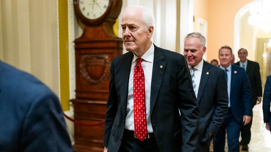 Trump, Cornyn ve Rove'a yüklendi: Teksas'a zarar veriyorlar