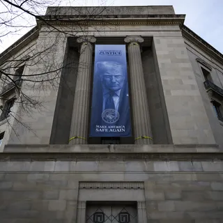 Trump yönetimi sınır dışı için hiç kullanılmamış mahkemeye başvurdu