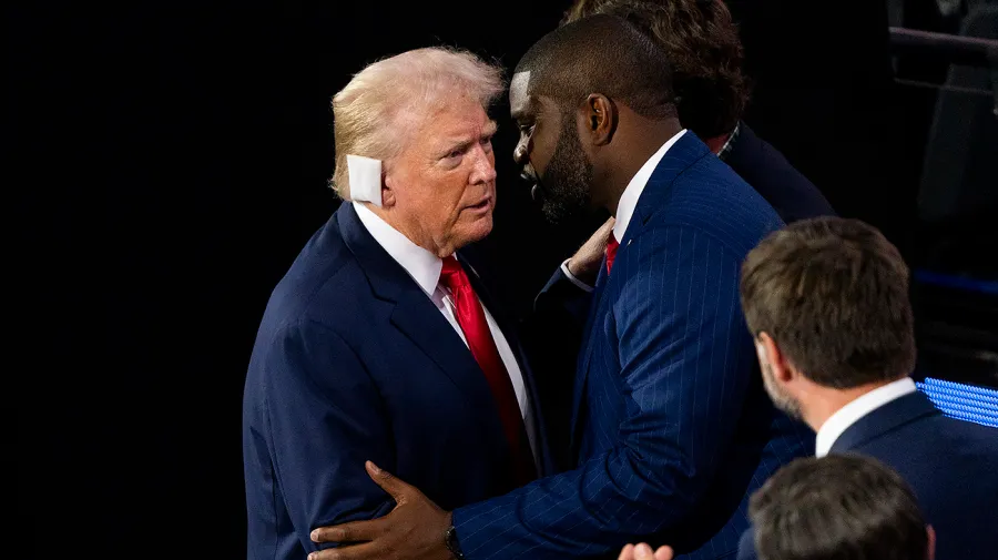 Trump, Donalds'ın web sitesinden onayını kaldırmasına tepki gösterdi