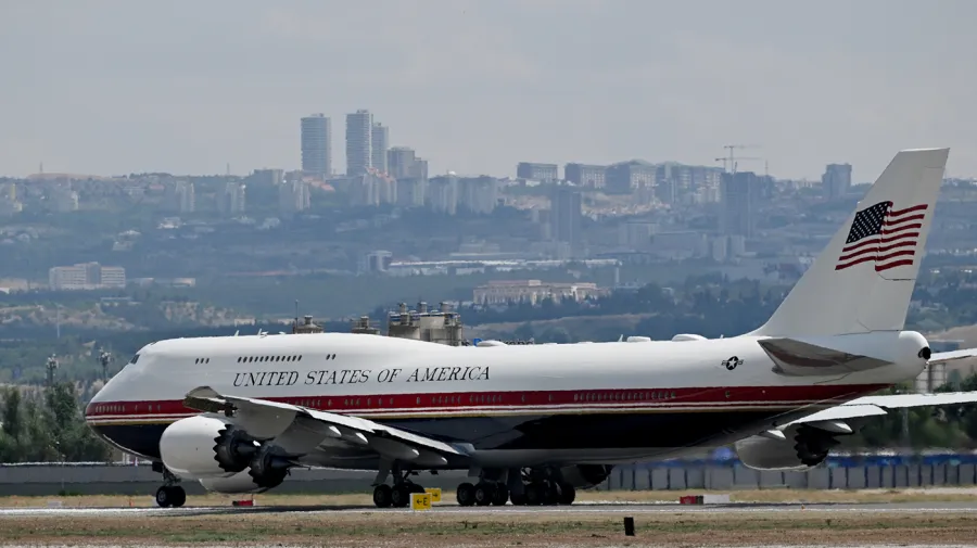 Trump'ın Eski Air Force One'a Dönüşü Katar'dan Hediye Uçakta Güvenlik Endişelerini Alevlendirdi