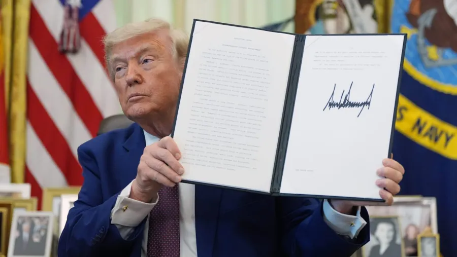 Trump federal memurları sadakatle işten çıkarma planını resmileştirdi