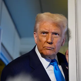 Trump'ın Gizli Uçak Değişikliği: Air Force One Güvenlik Protokollerini Gündeme Getirdi