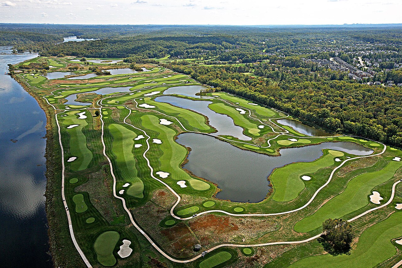 Trump'ın golf sahasında 500 ağaç kesilecek