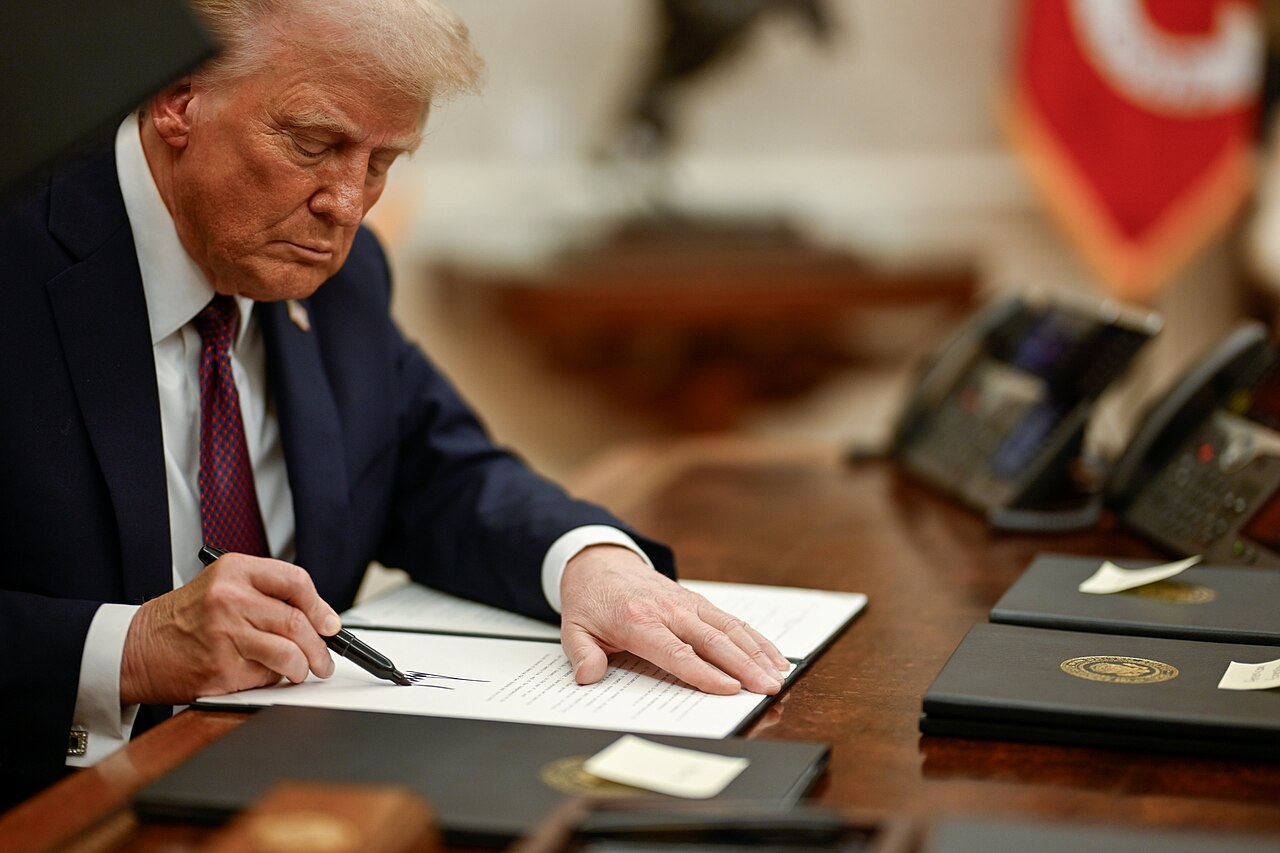Trump, Hava Kuvvetleri Birinci Güvenlik Sızıntısı Nedeniyle NYT Gazetecilerine Mahkeme Celbi Gönderdi