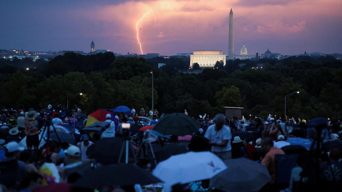 Trump, hava muhalefeti nedeniyle boşaltılan National Mall'da 4 Temmuz konuşmasını yine de yapacak