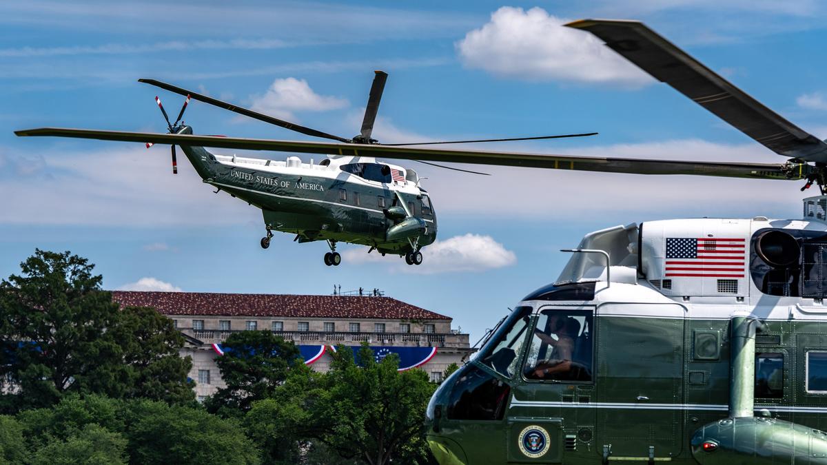 Trump'ın Helikopteri Yolcu Uçağına Çok Yakın Uçtu: FAA Soruşturma Başlattı