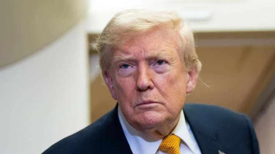 Trump Hürmüz Boğazı'na Ambargoyu Geri Getiriyor: Geçiş Yapan Gemilere Yüzde 20 Vergi