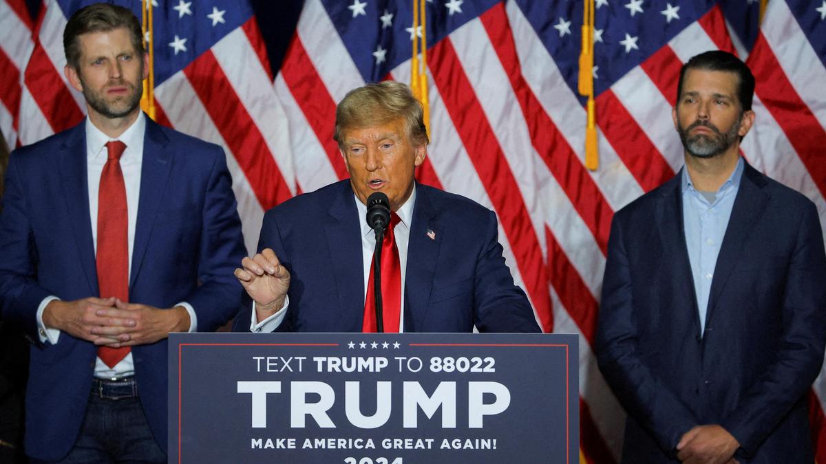 Trump: Hürmüz Boğazı'nda İran'a abluka, gemilere geçiş ücreti