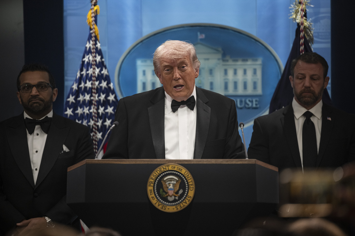 Trump: Hürmüz Boğazı'ndan Milyonlarca Varil Petrol Akıyor