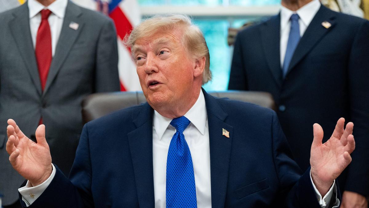 Trump, İngiltere'deki Hava Üssü Terör Şüphelilerinin Tahliyesine Şaşırdı