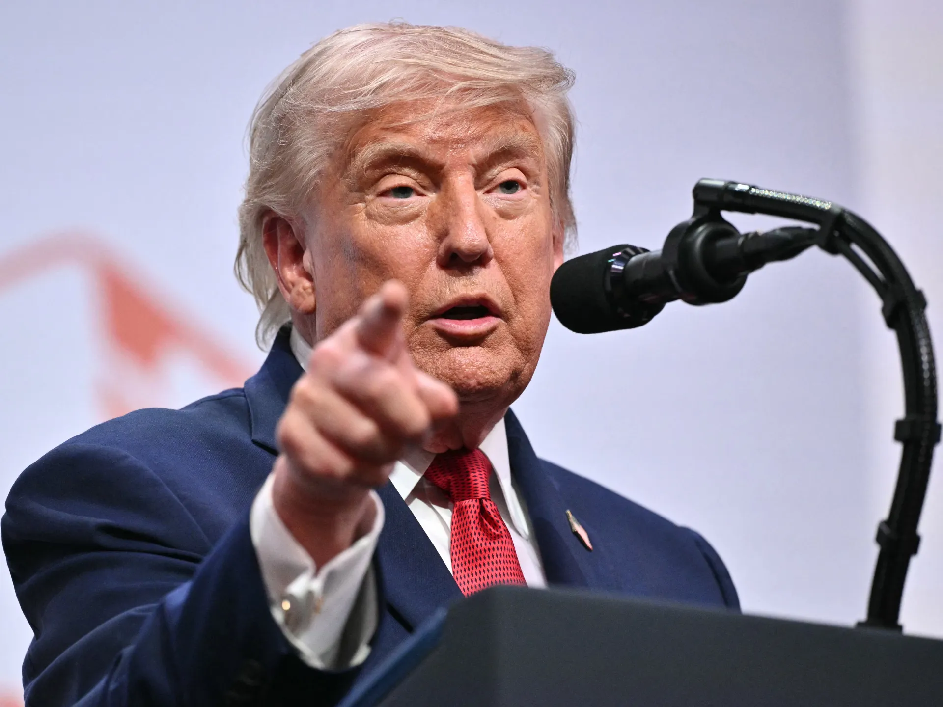 Trump: İran'la Anlaşma Cuma Günü Olabilir, Olmazsa Bombalarız