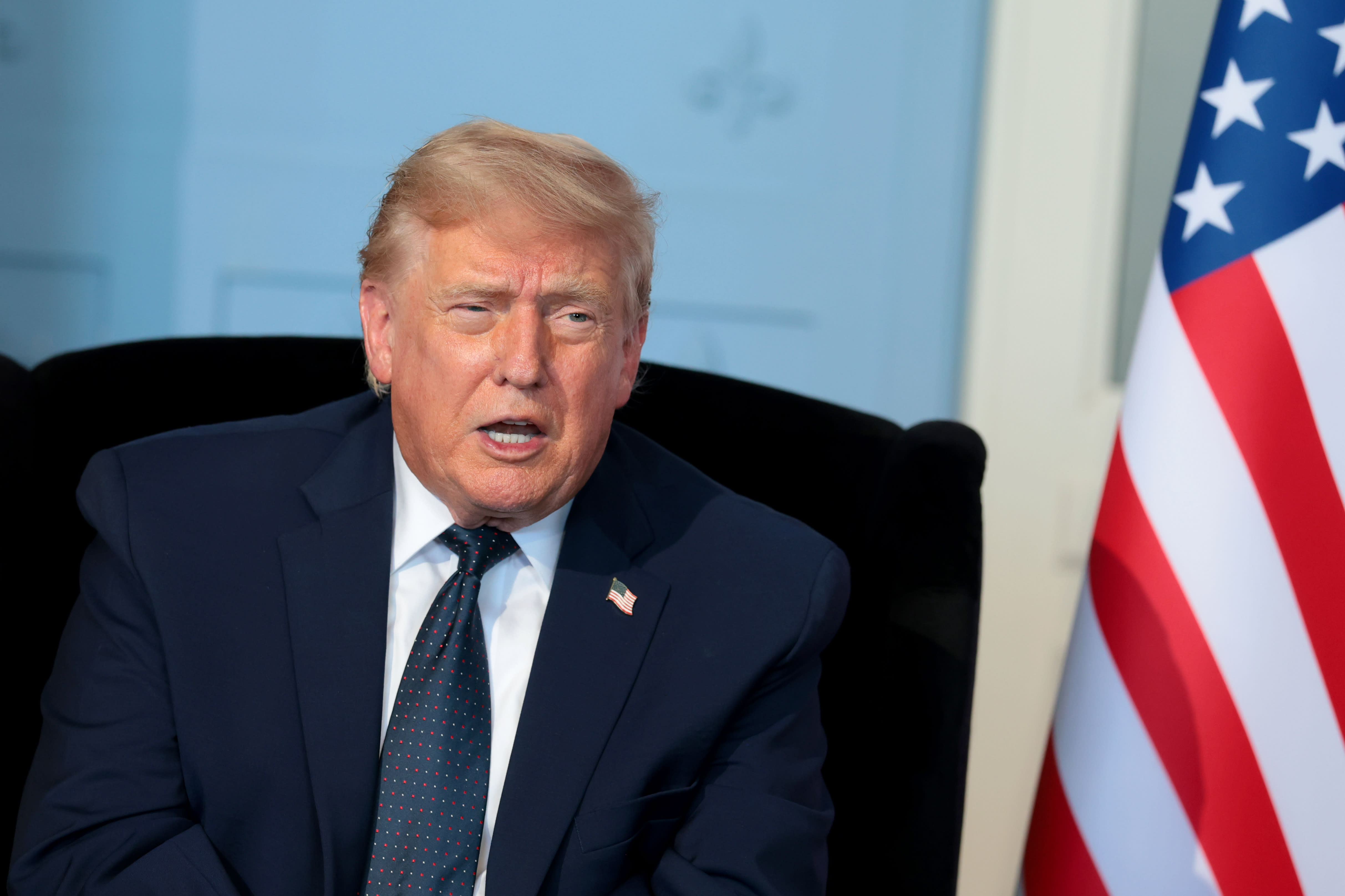 Trump İran anlaşmasını 'kayıtsız şartsız teslimiyet' olarak niteledi