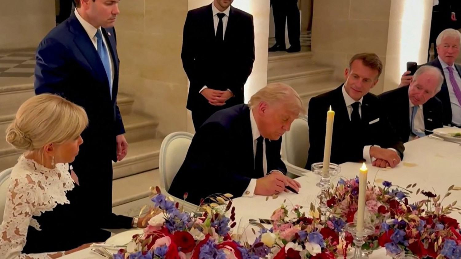 Trump ve İran, Fransa'da sürpriz ateşkes anlaşması imzaladı