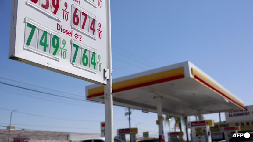 Trump'ın İran'a Ekonomik Savaş Vaadi Petrol Fiyatlarını Düşürdü
