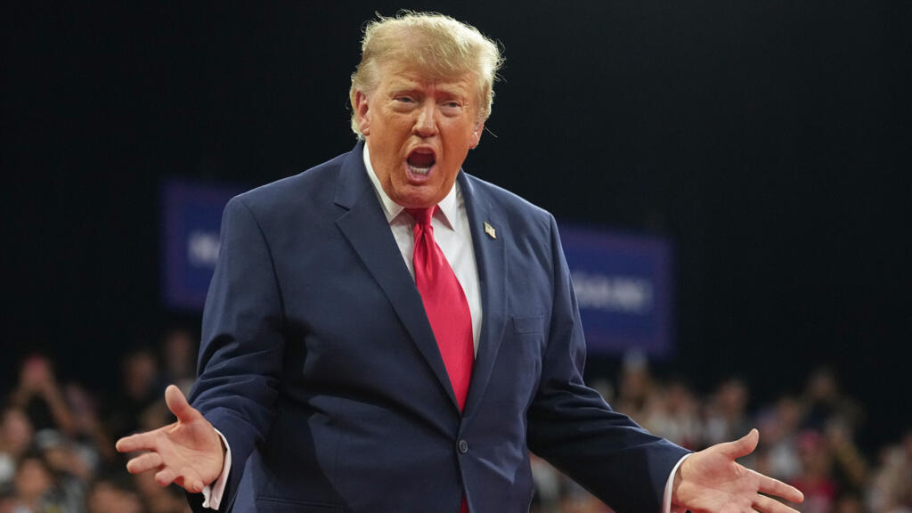 Trump, İran'a yeni bir 'Epic Fury' saldırısı sinyali verdi