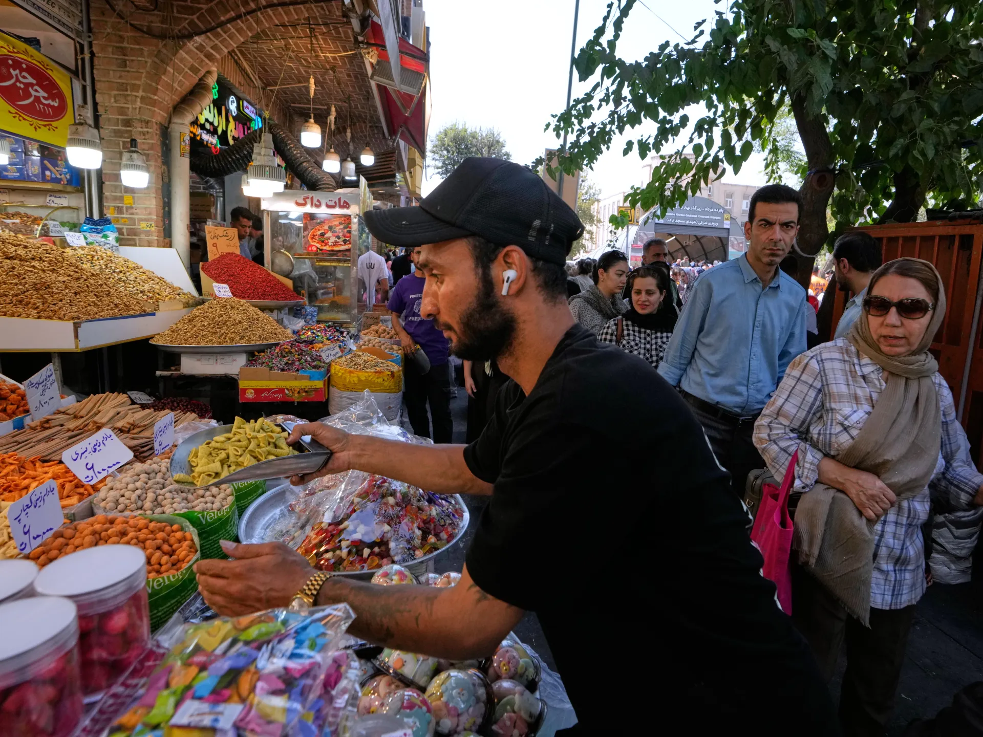 Trump, İran'la ticaret yapanları tehdit ediyor: İkincil yaptırımlar nasıl işliyor