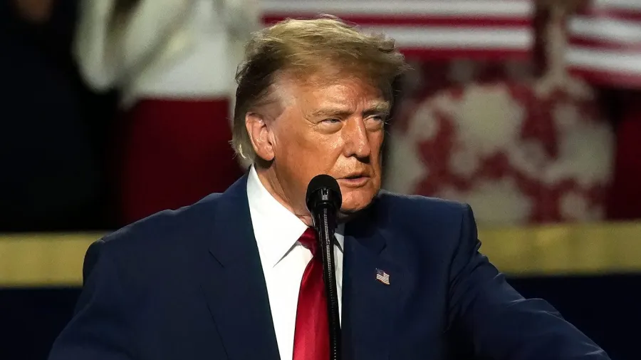 Trump İran'da "Kalıp Petrolü Alalım" Fikrini Ortaya Attı