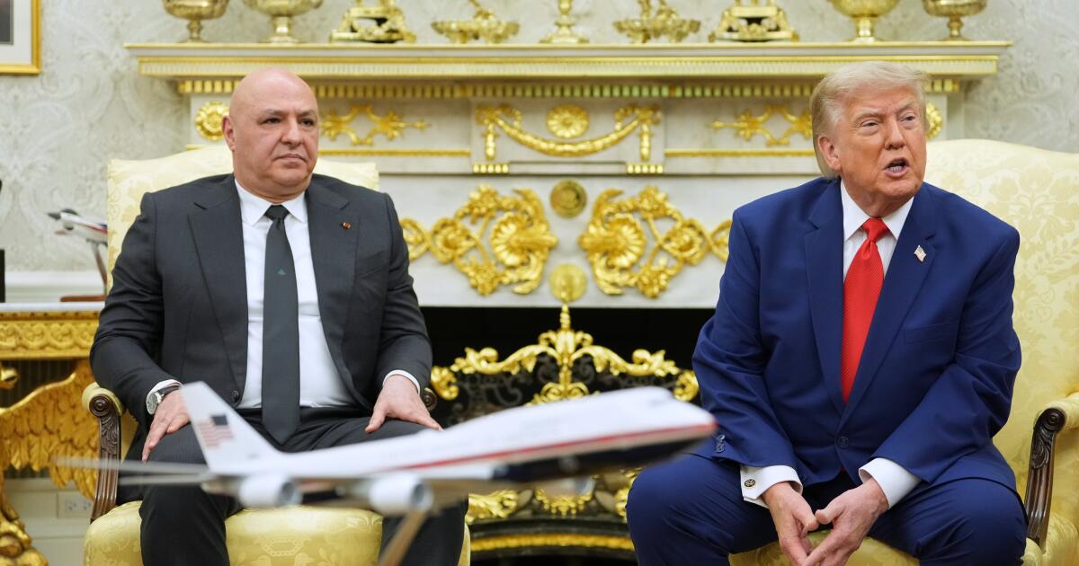 Trump: İran'ın nükleer üssü Pickaxe Dağı'nı vuracağız