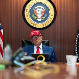 Trump'tan İran'a Dev Saldırı: Durum Odası'nda Kritik Toplantı