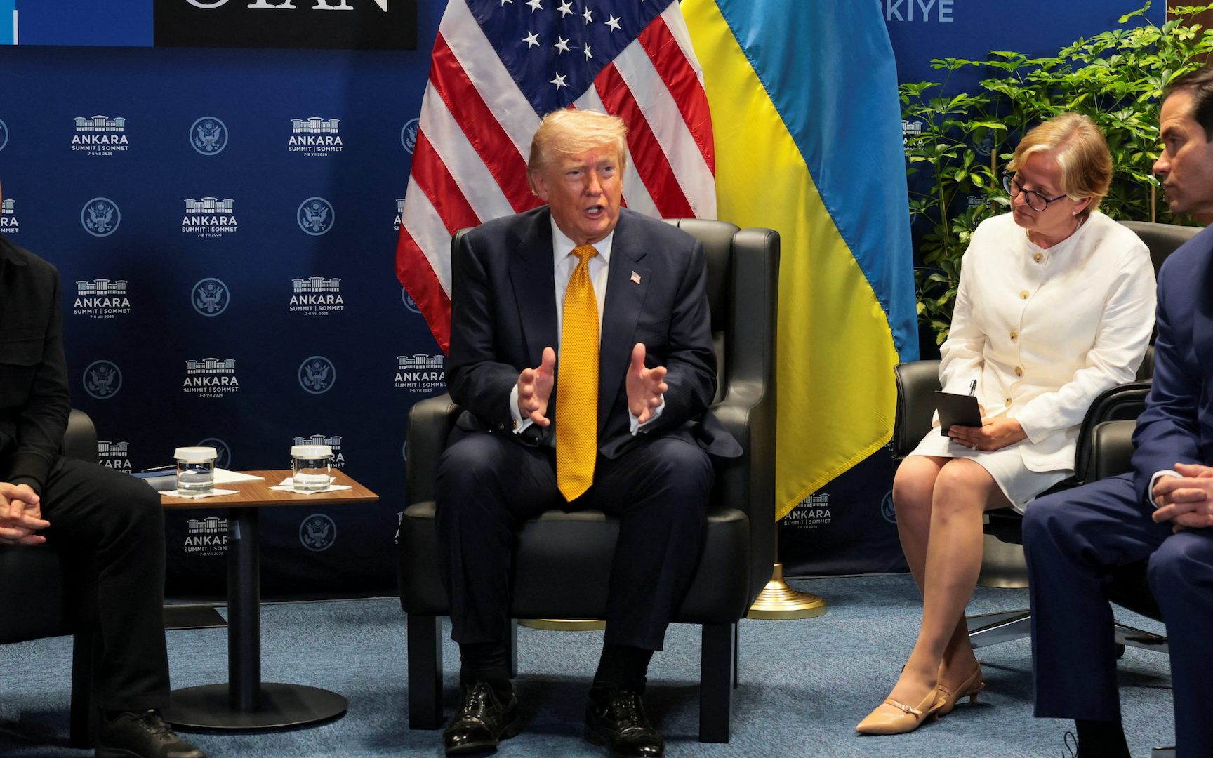 Trump: 'İran'ı bu gece yine vurabiliriz
