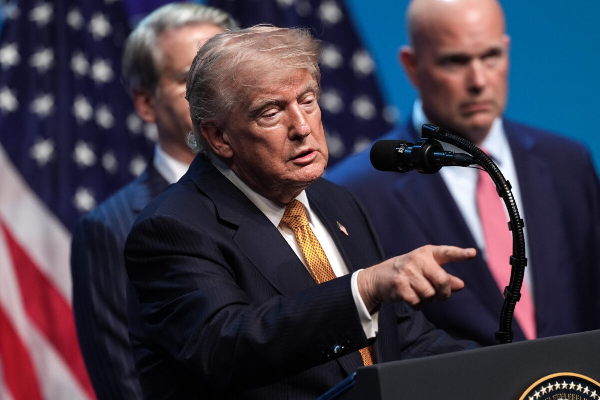 Trump, İran savaşından kâr eden petrol şirketlerini eleştirdi