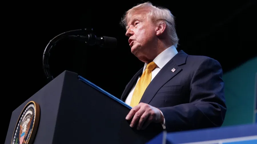Trump'tan İran'a Sert Uyarı: 1000 Füze Kilitli, Namluda