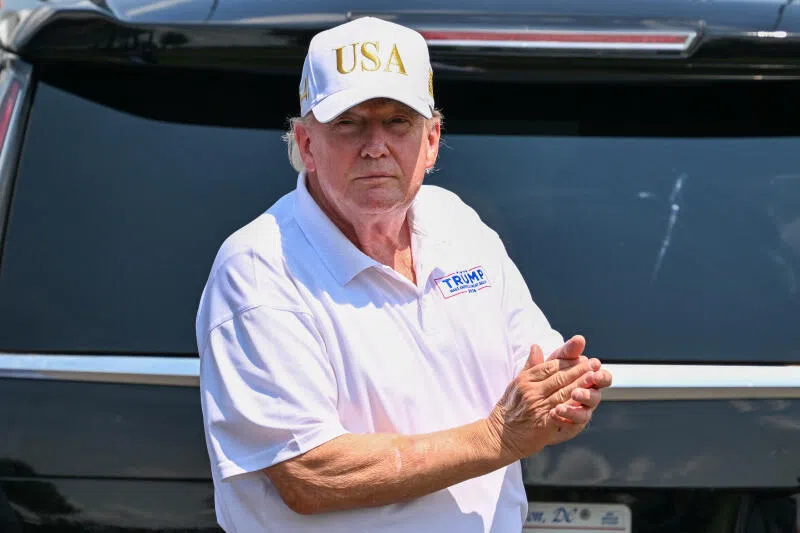 Trump: İran'la görüşmeler sürüyor, tehditler de